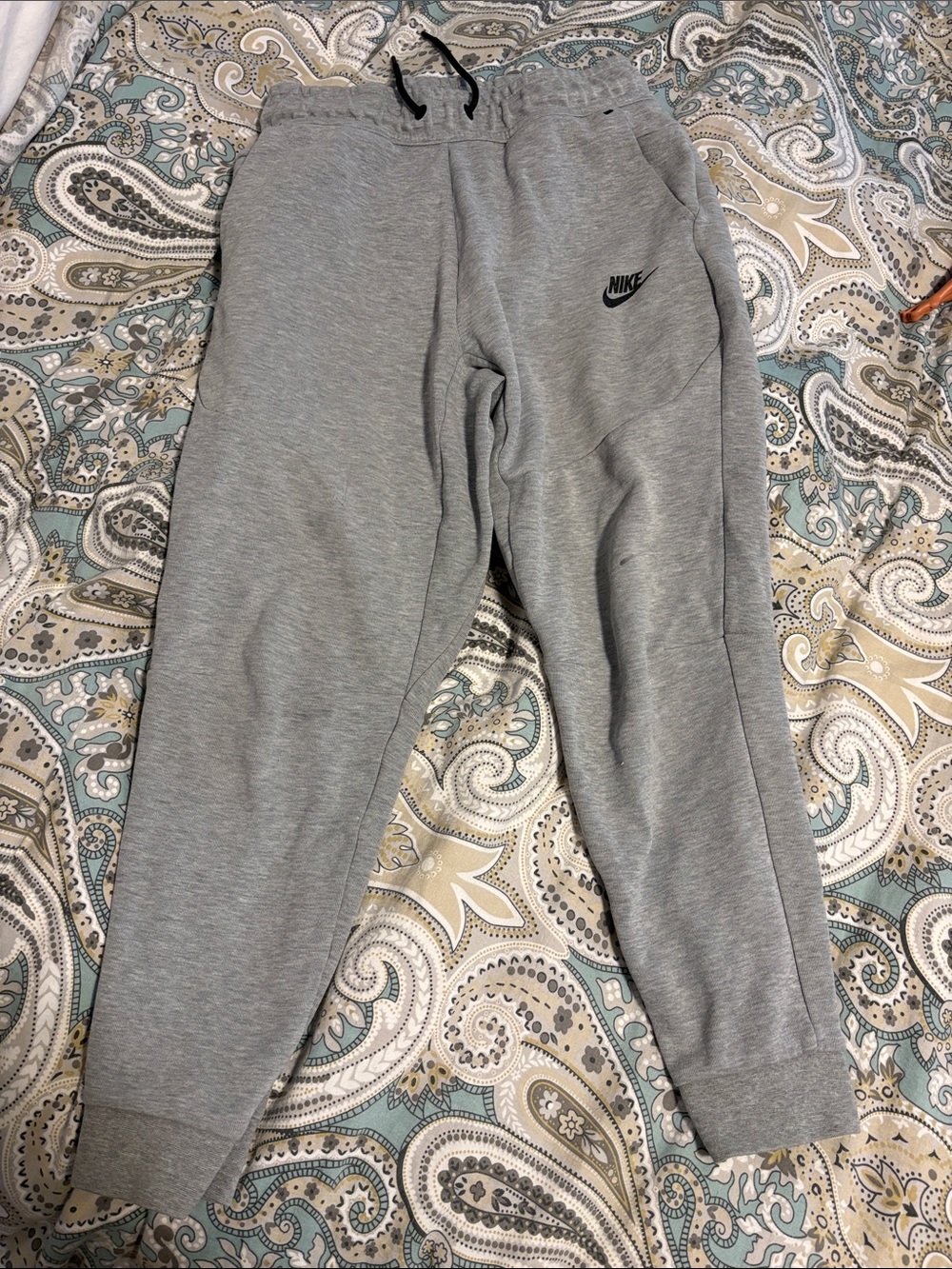 Nike Light Gray Kids Sweatpants L with zipper pockets